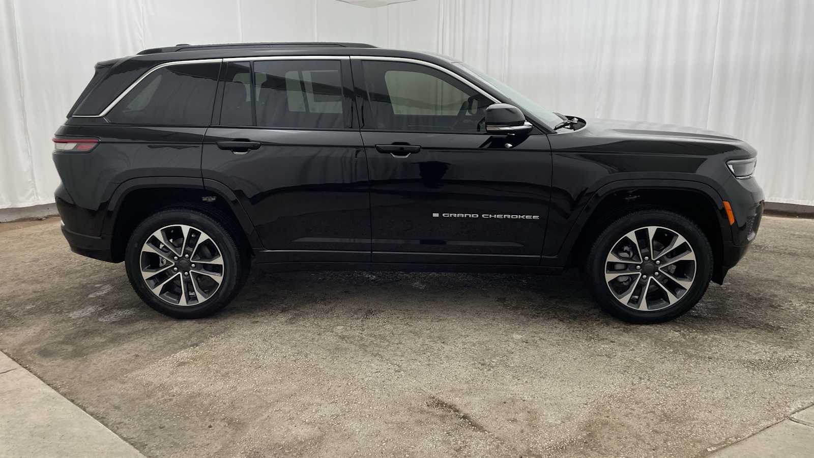 Thumbnail: 2025 Jeep Grand Cherokee - 38