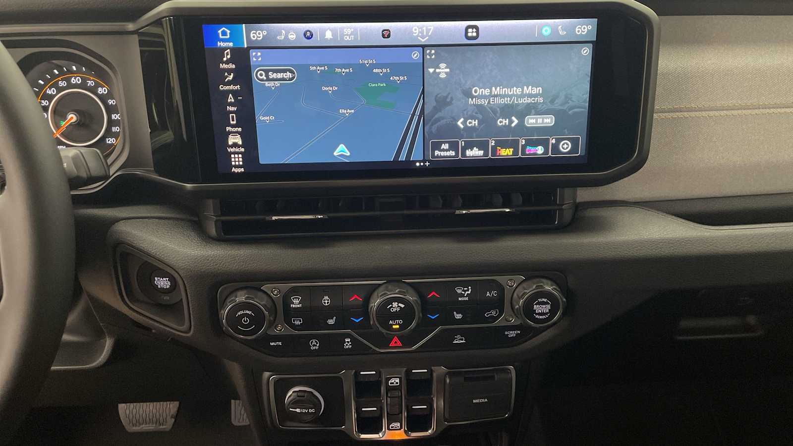 Thumbnail: 2025 Jeep Gladiator - 18