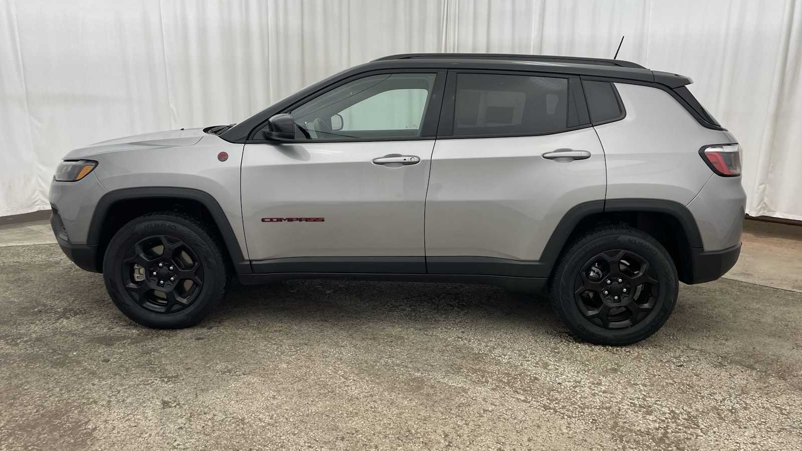 Thumbnail: 2023 Jeep Compass - 28