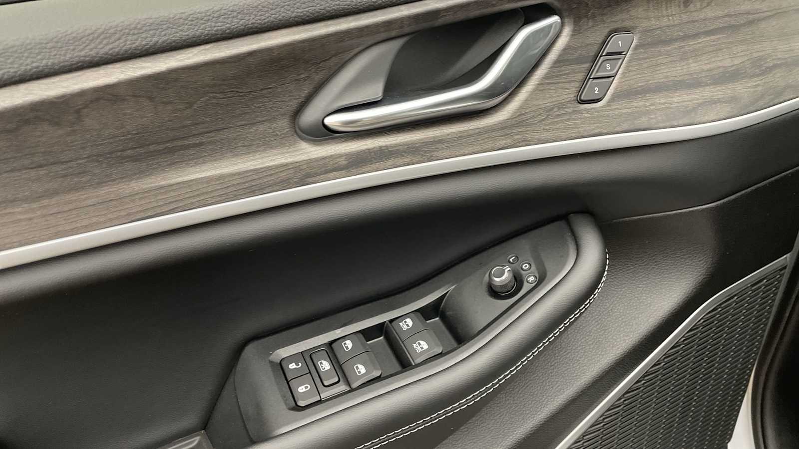 Thumbnail: 2025 Jeep Grand Cherokee - 7