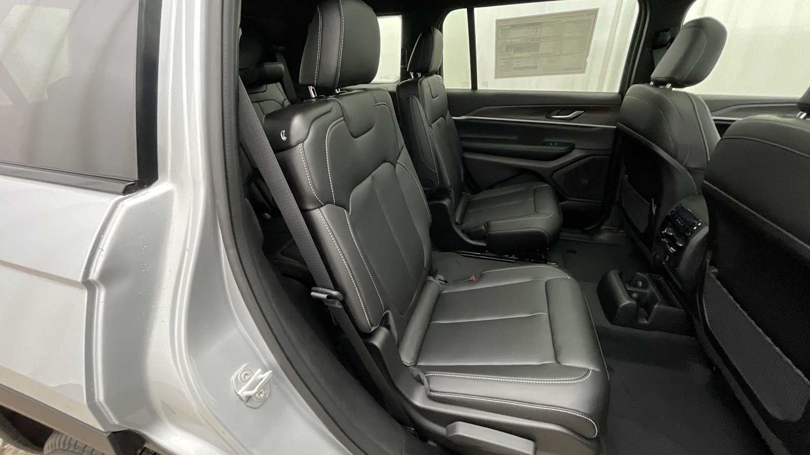 Thumbnail: 2025 Jeep Grand Cherokee - 11