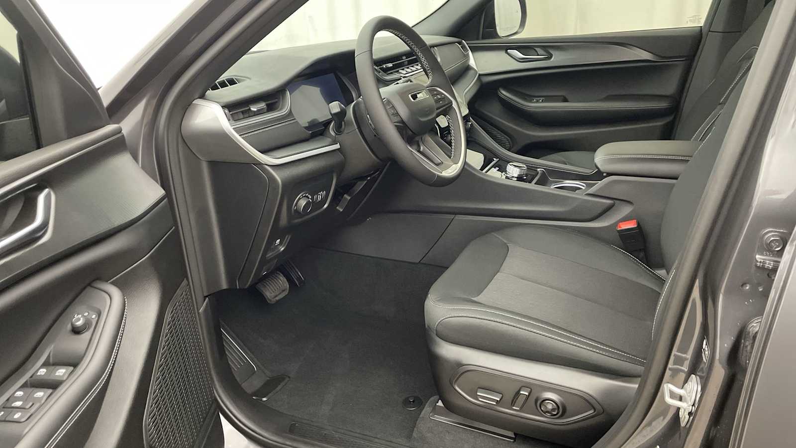 Thumbnail: 2025 Jeep Grand Cherokee - 2