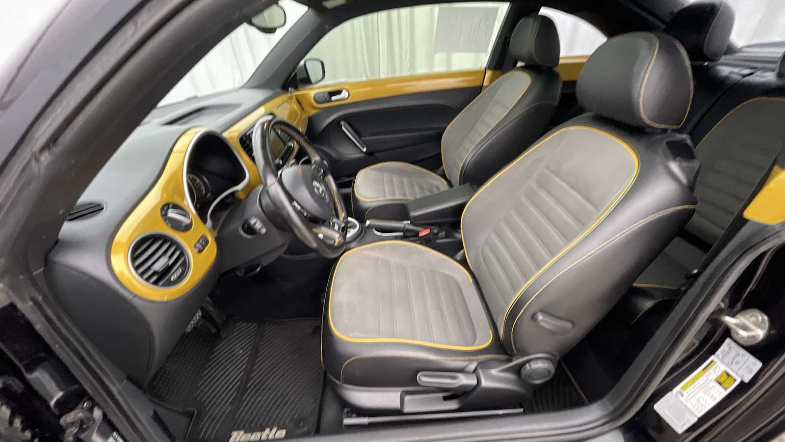 Thumbnail: 2016 Volkswagen Beetle - 5