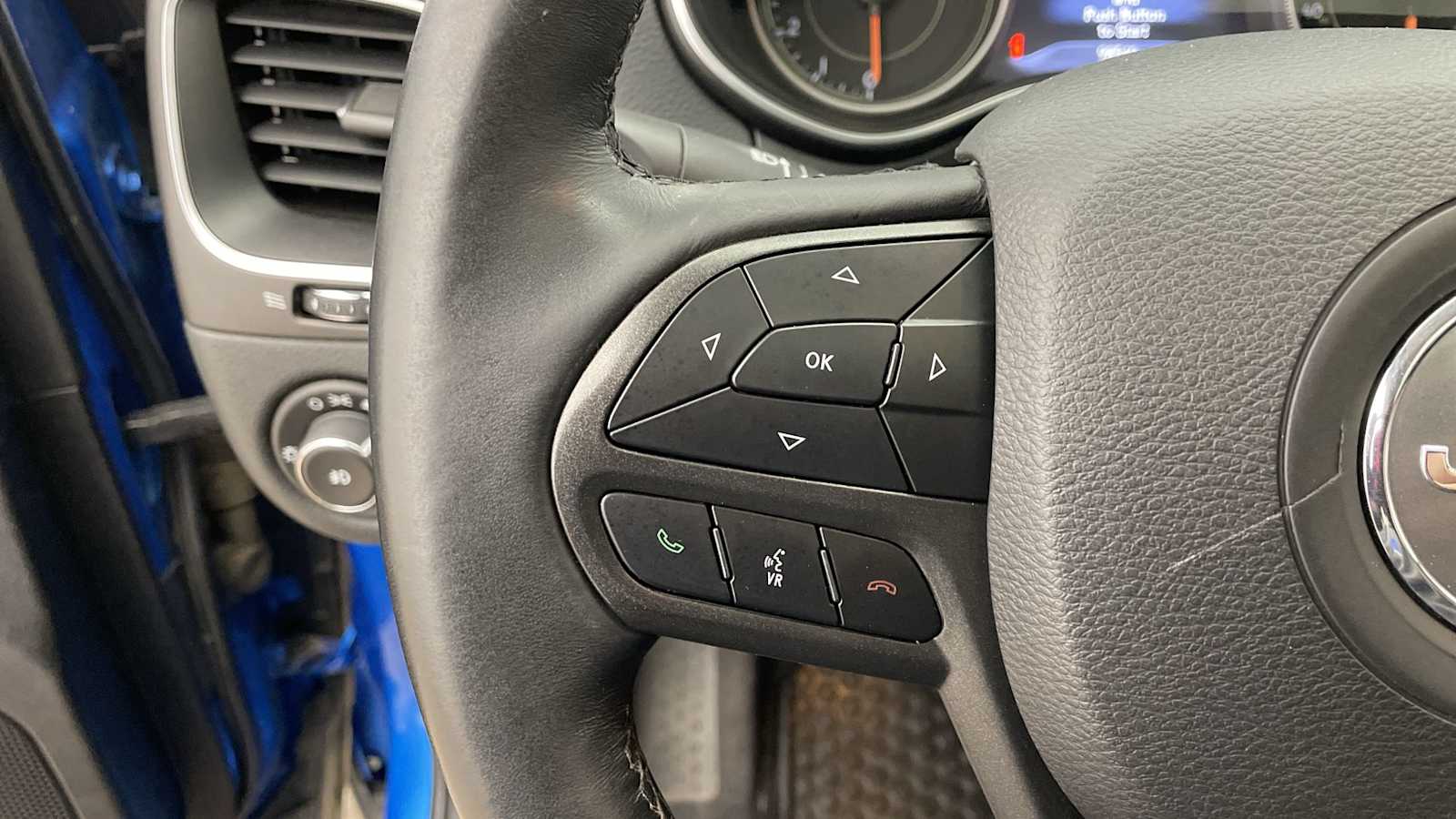 Thumbnail: 2019 Jeep Cherokee - 15