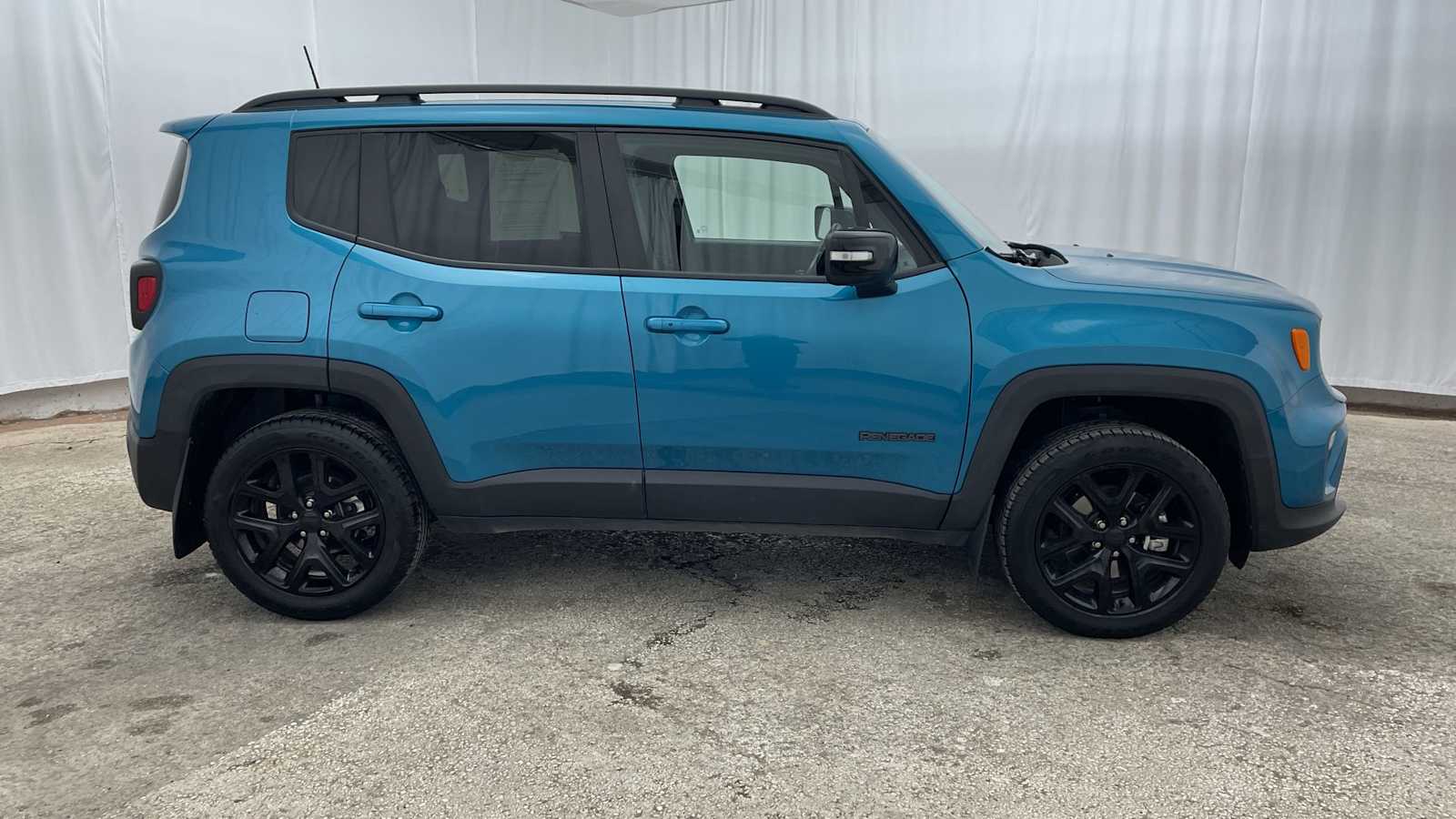 Thumbnail: 2022 Jeep Renegade - 33