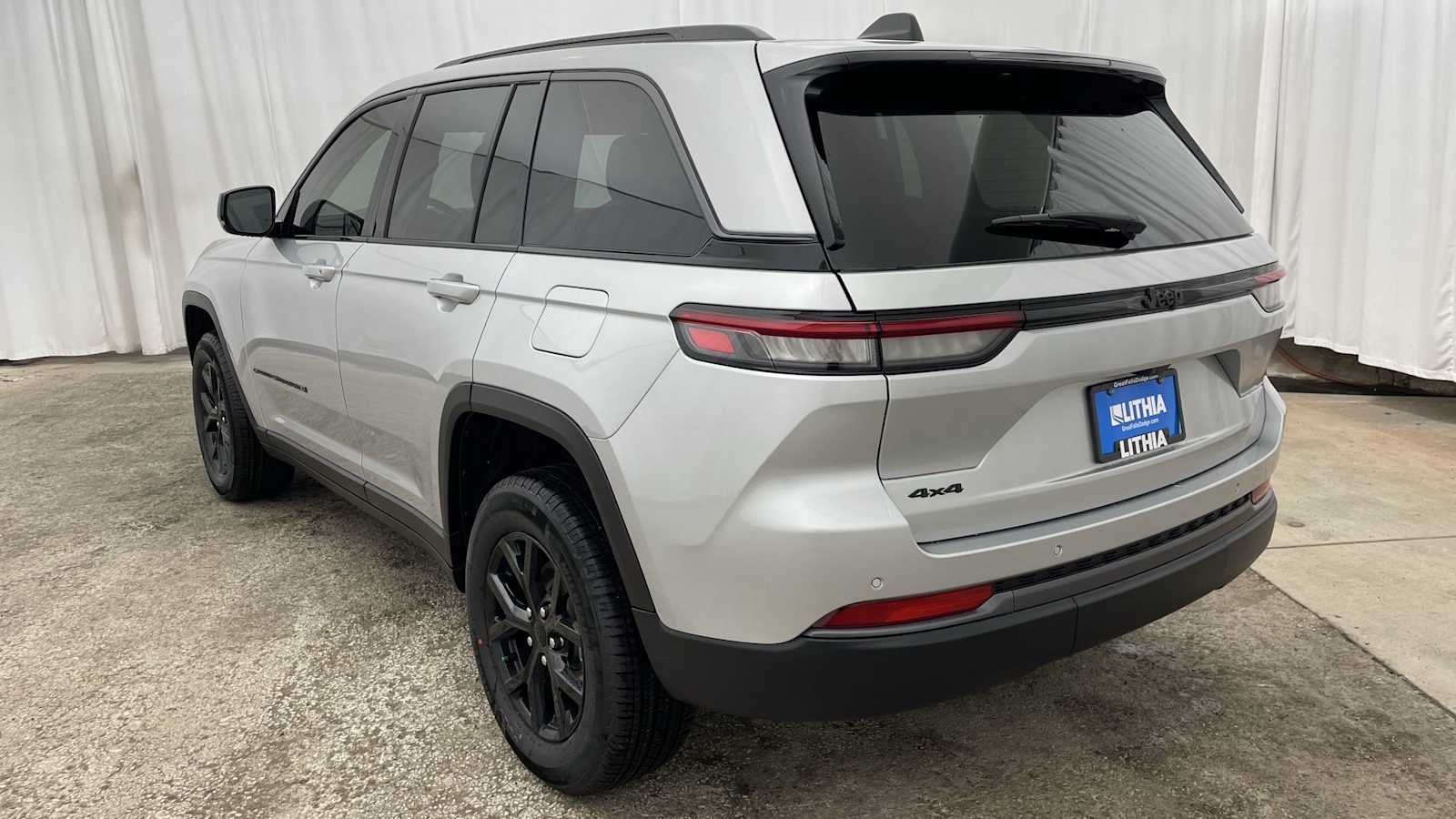 Thumbnail: 2026 Jeep Grand Cherokee - 33