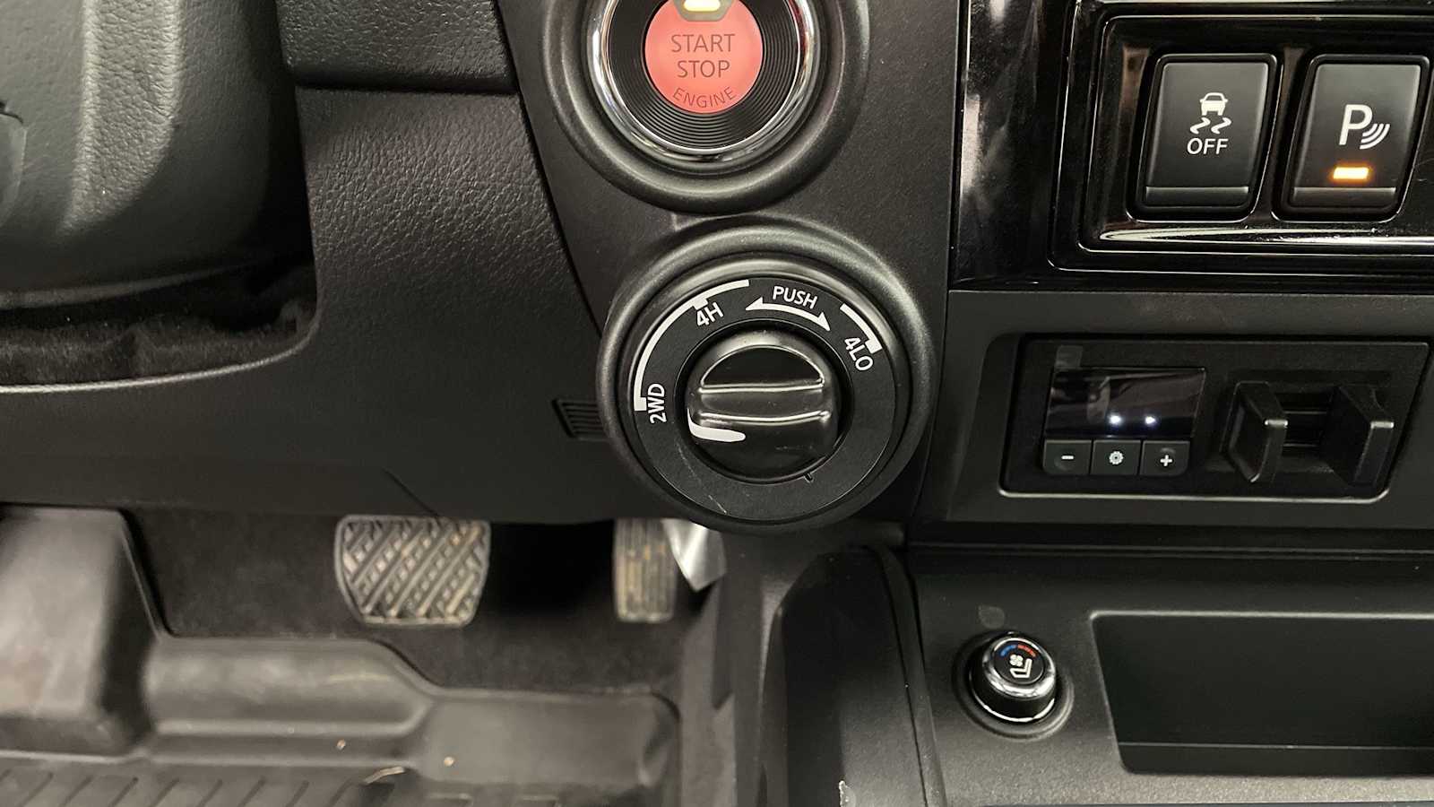 Thumbnail: 2024 Nissan Titan - 25