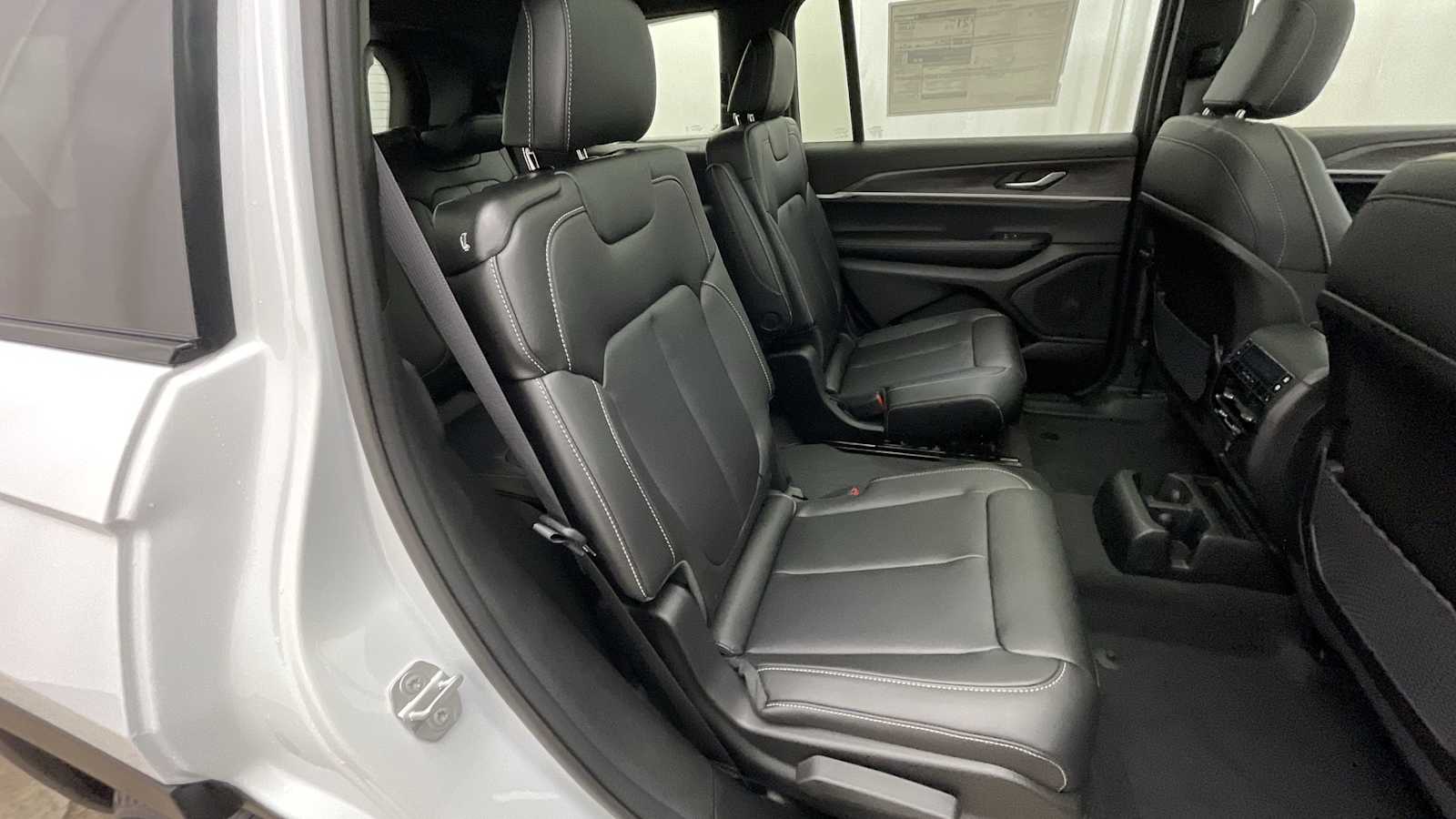 Thumbnail: 2025 Jeep Grand Cherokee - 11