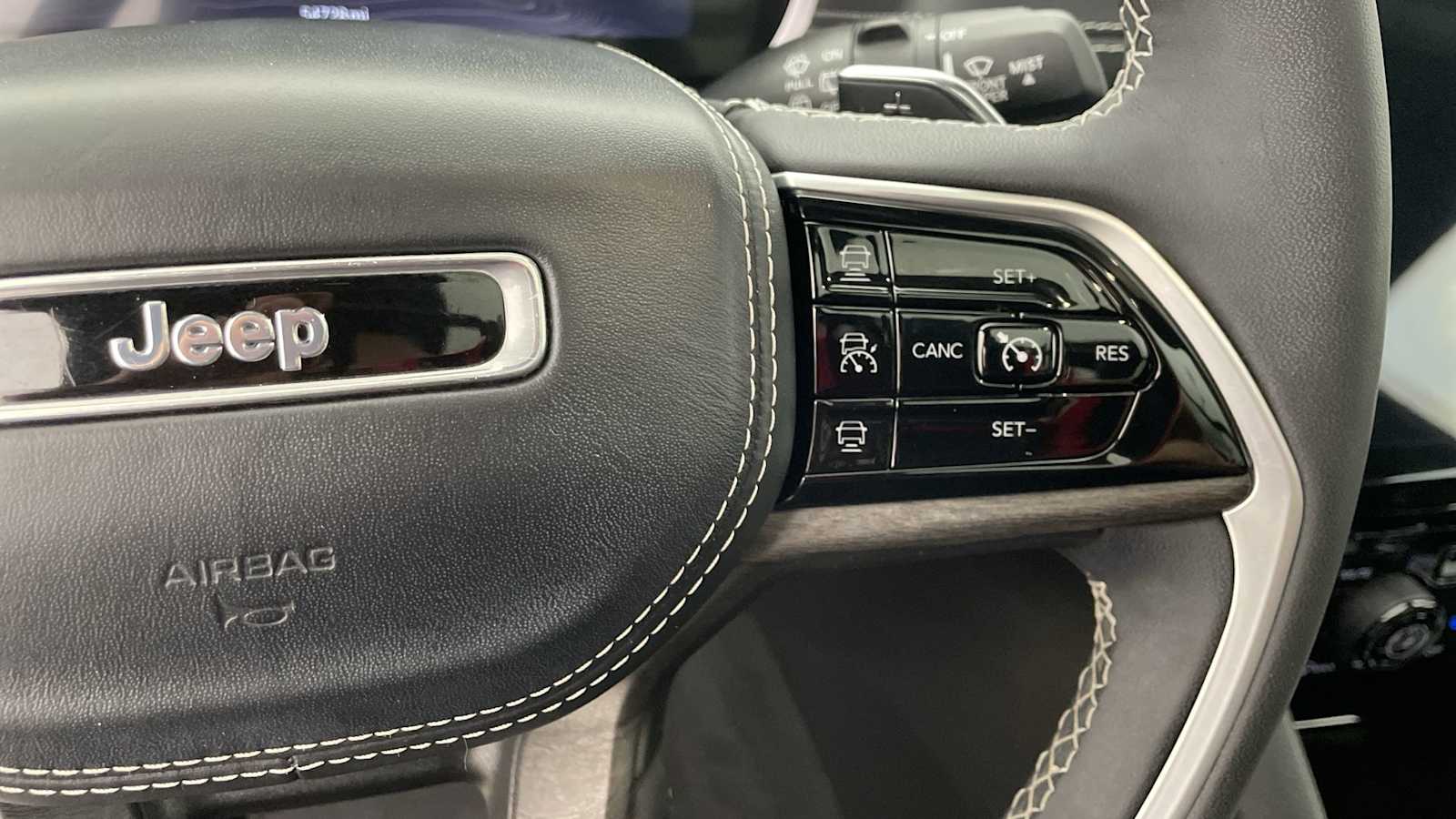 Thumbnail: 2023 Jeep Grand Cherokee - 17