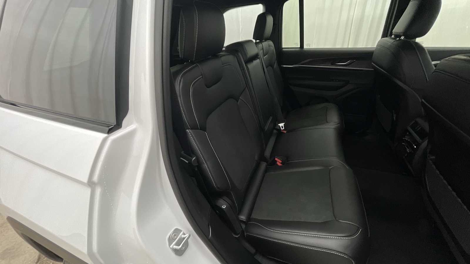 Thumbnail: 2026 Jeep Grand Cherokee - 11