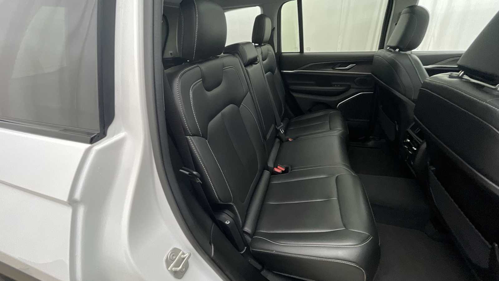 Thumbnail: 2023 Jeep Grand Cherokee - 11