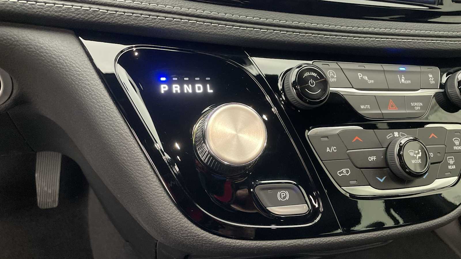 Thumbnail: 2026 Chrysler Pacifica - 21