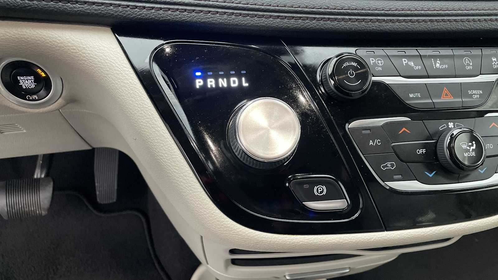 Thumbnail: 2020 Chrysler Pacifica - 23