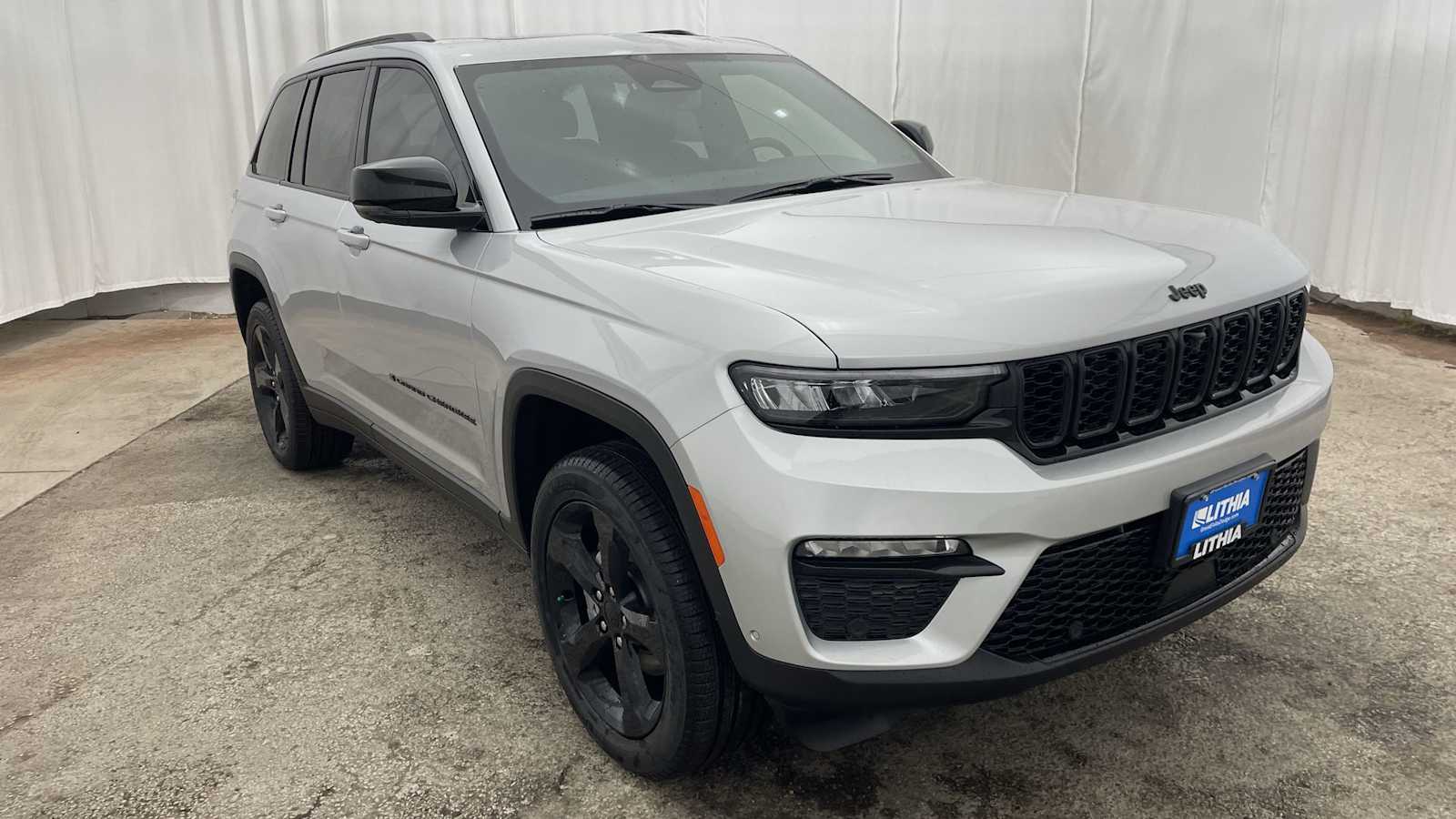 Thumbnail: 2025 Jeep Grand Cherokee - 39