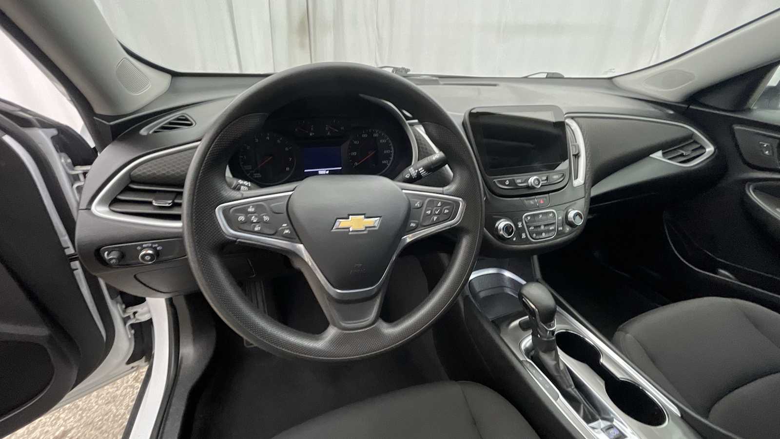 Thumbnail: 2023 Chevrolet Malibu - 3