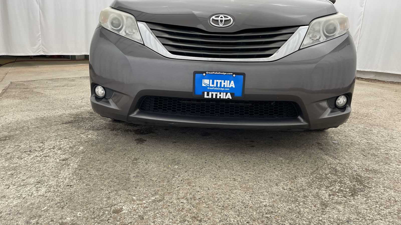 Thumbnail: 2013 Toyota Sienna - 39