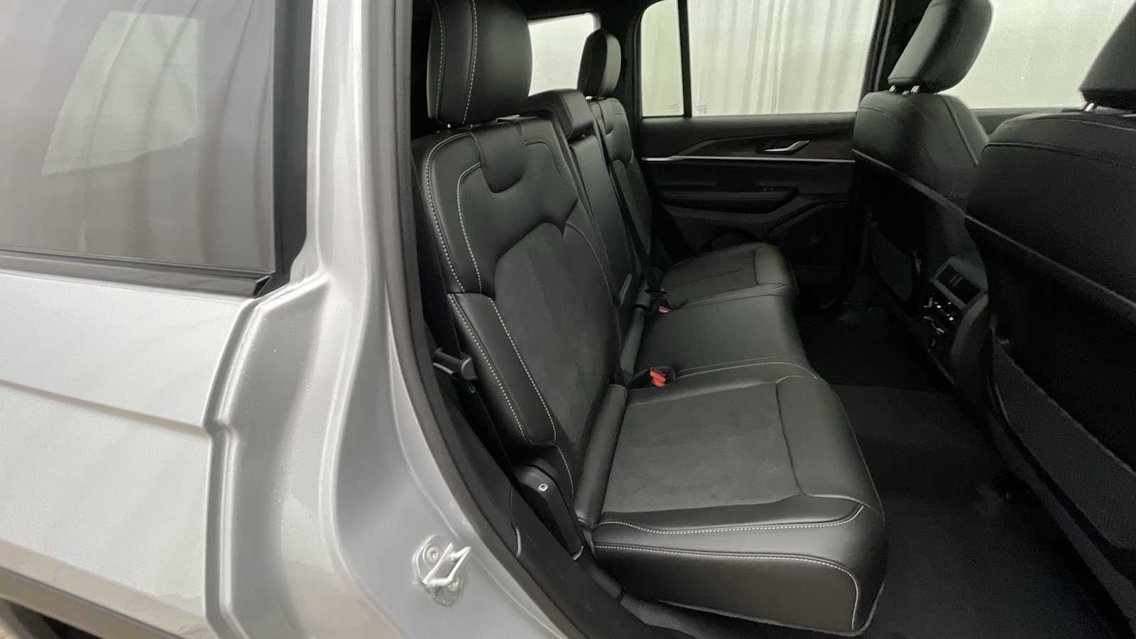 Thumbnail: 2026 Jeep Grand Cherokee - 12