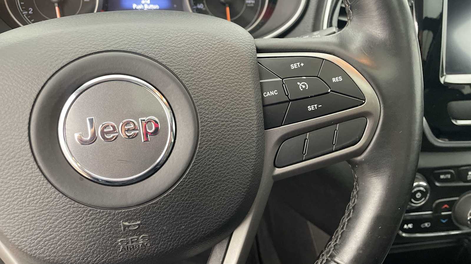 Thumbnail: 2019 Jeep Cherokee - 16