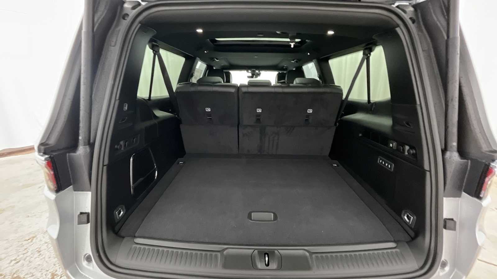 Thumbnail: 2025 Jeep Wagoneer - 32