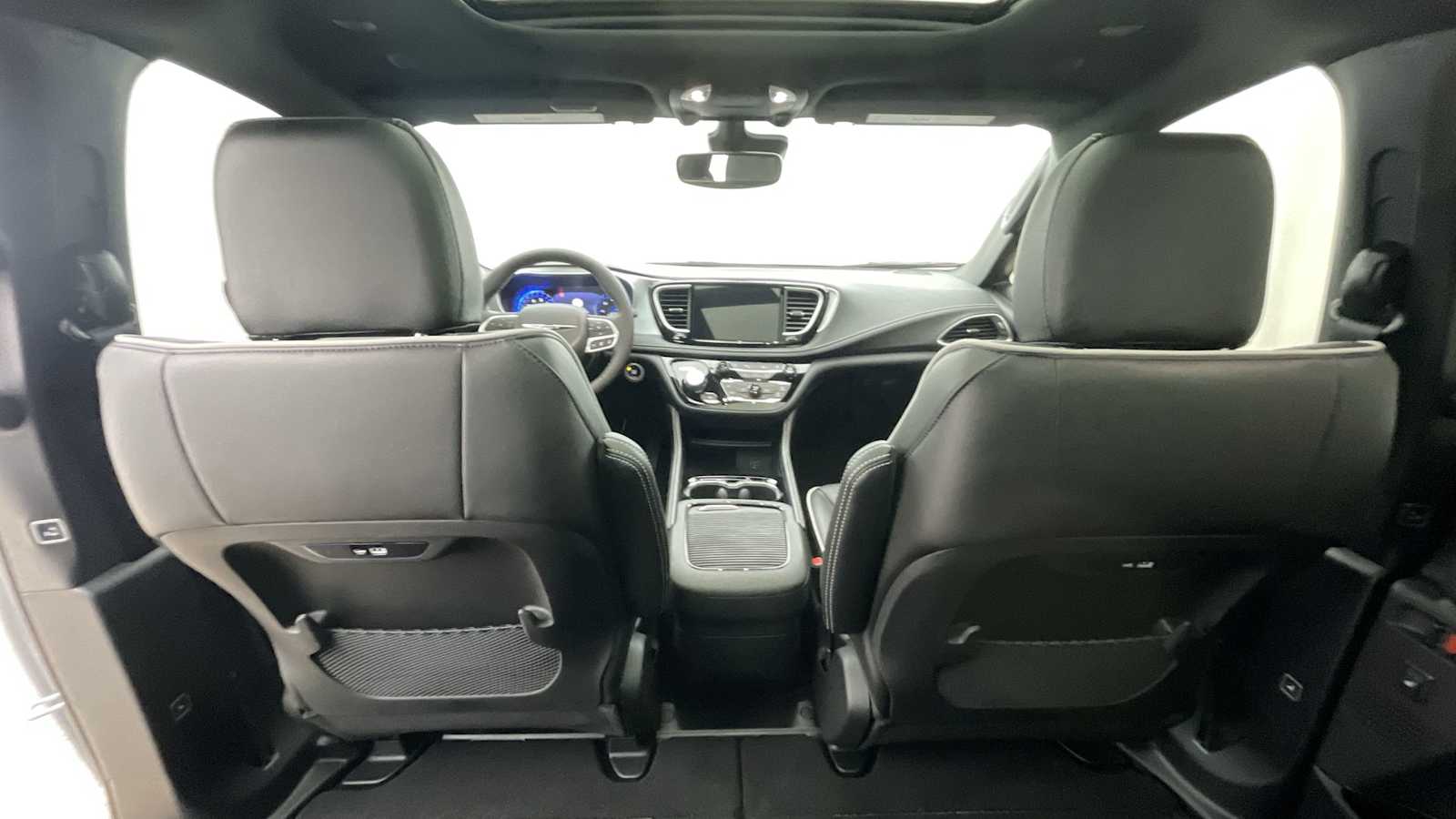 Thumbnail: 2026 Chrysler Pacifica - 8