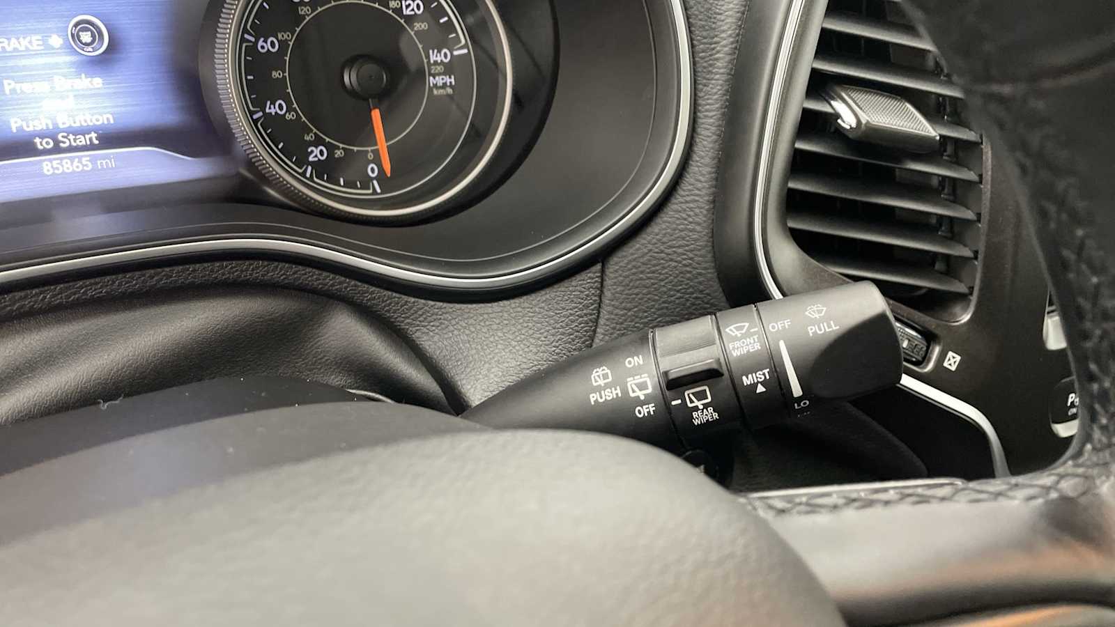 Thumbnail: 2019 Jeep Cherokee - 17