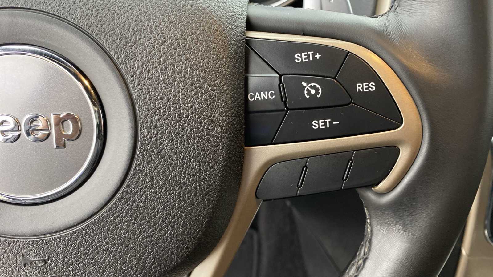 Thumbnail: 2017 Jeep Grand Cherokee - 32