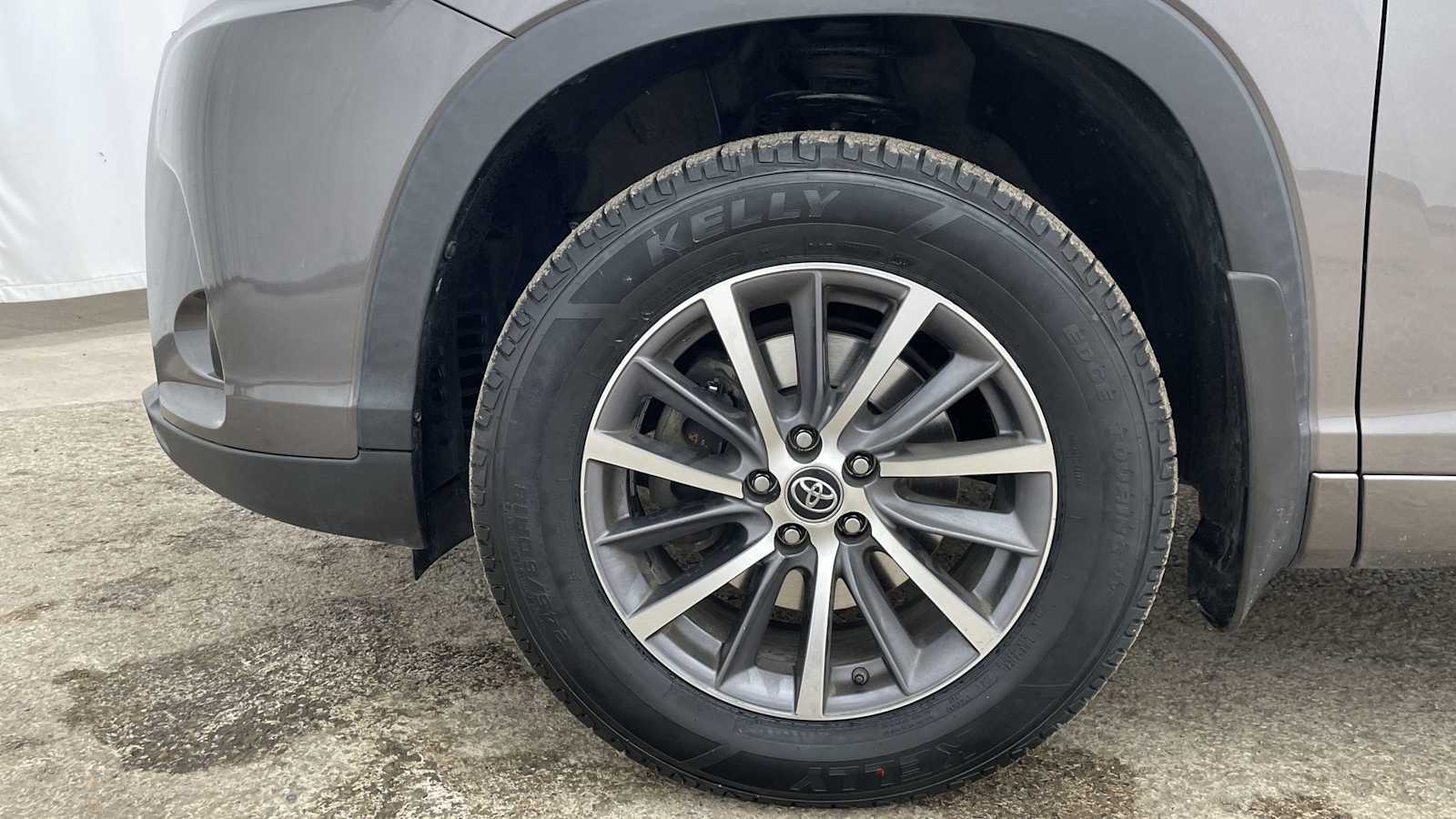 Thumbnail: 2018 Toyota Highlander - 42