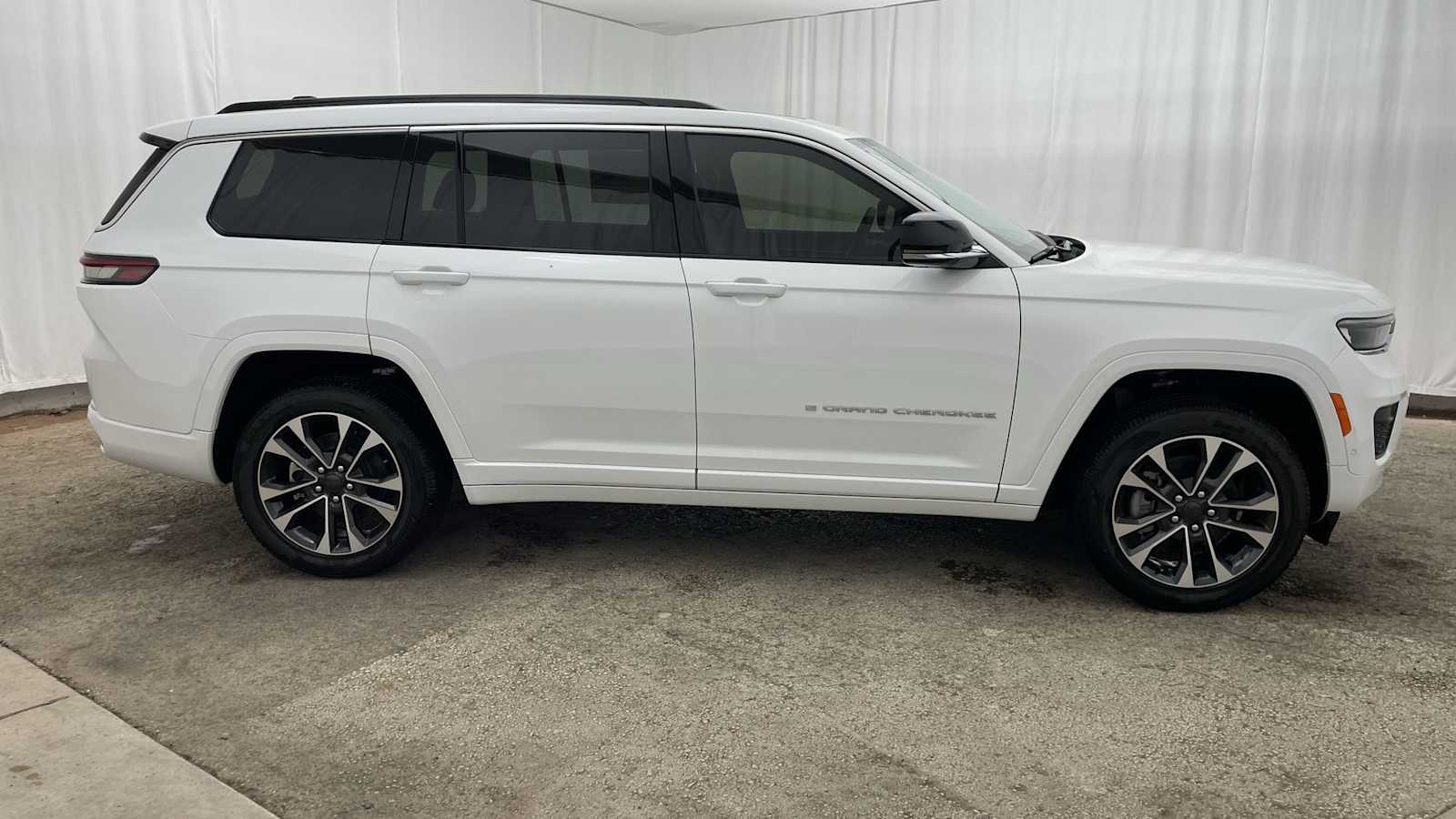 Thumbnail: 2025 Jeep Grand Cherokee - 40