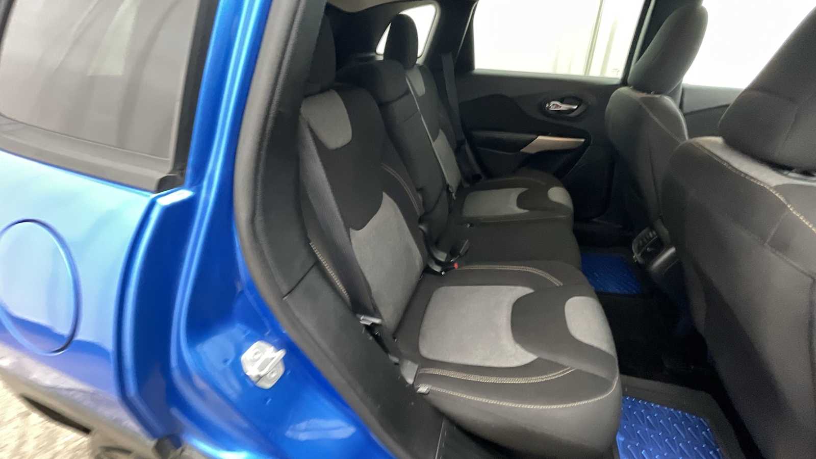 Thumbnail: 2018 Jeep Cherokee - 9