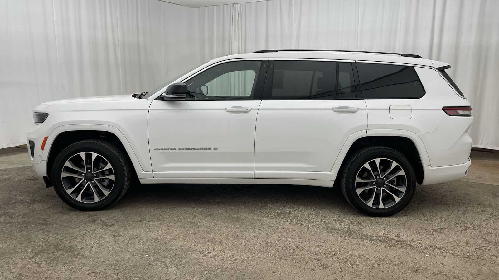 Thumbnail: 2023 Jeep Grand Cherokee - 35