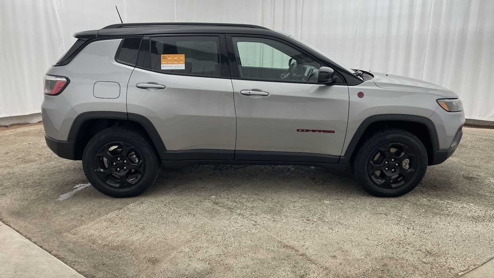Thumbnail: 2023 Jeep Compass - 32