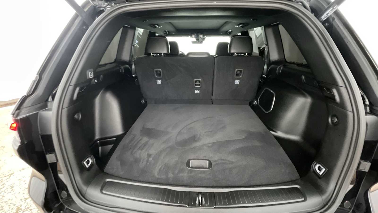 Thumbnail: 2025 Jeep Grand Cherokee - 32