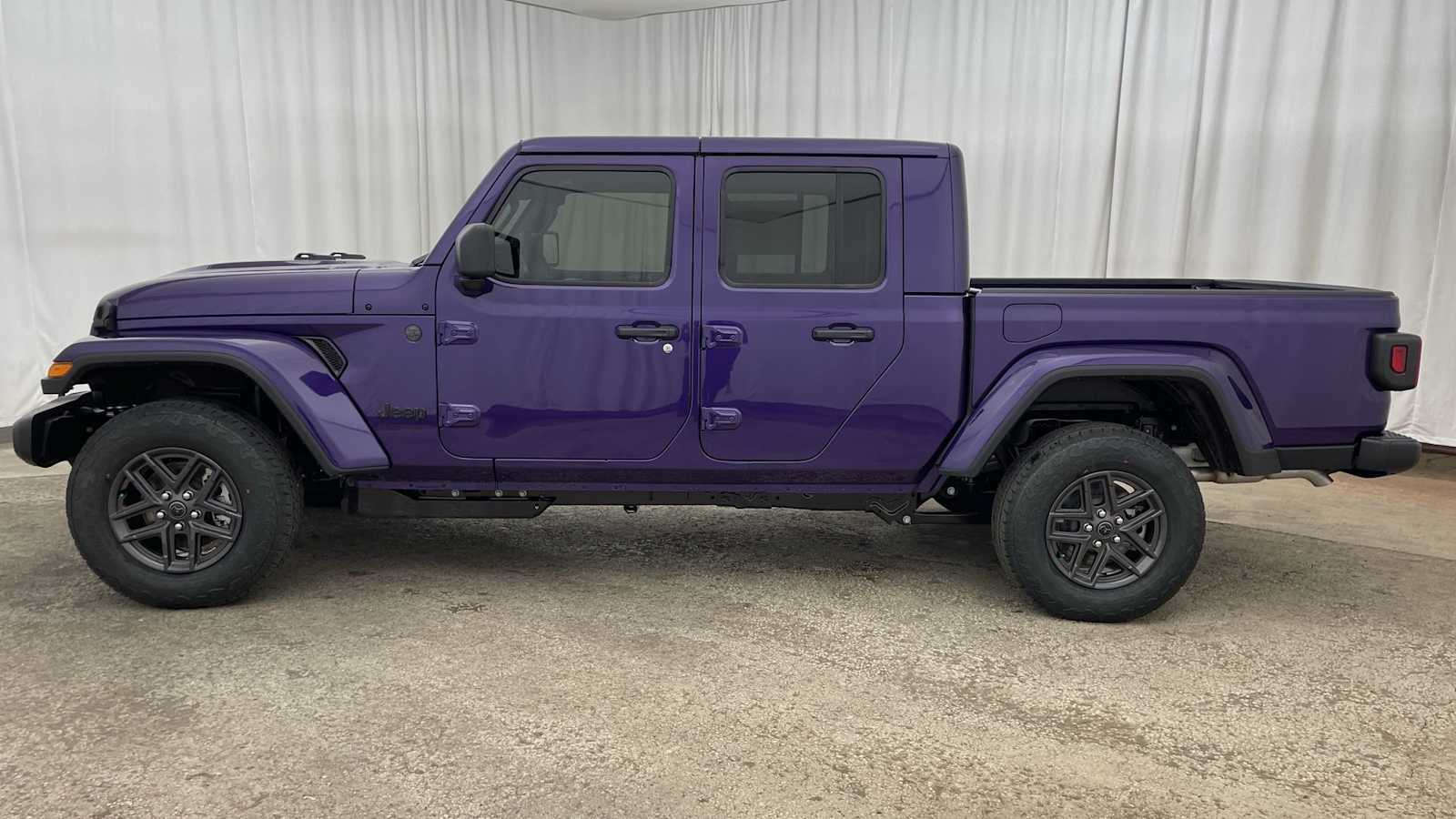 Thumbnail: 2026 Jeep Gladiator - 30