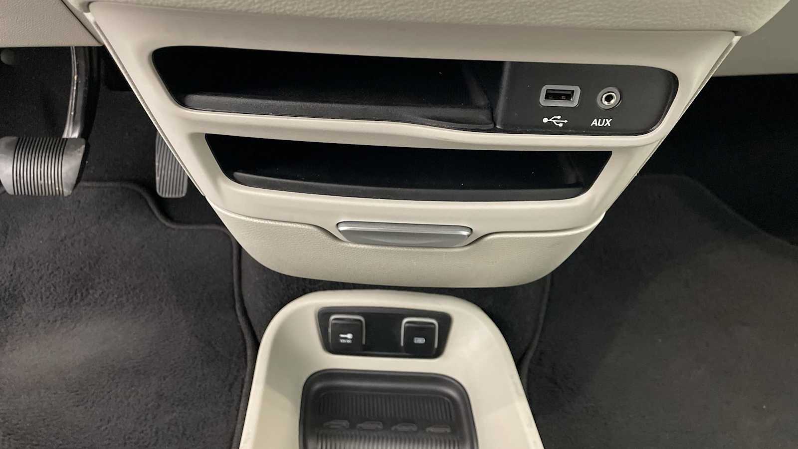 Thumbnail: 2020 Chrysler Pacifica - 22