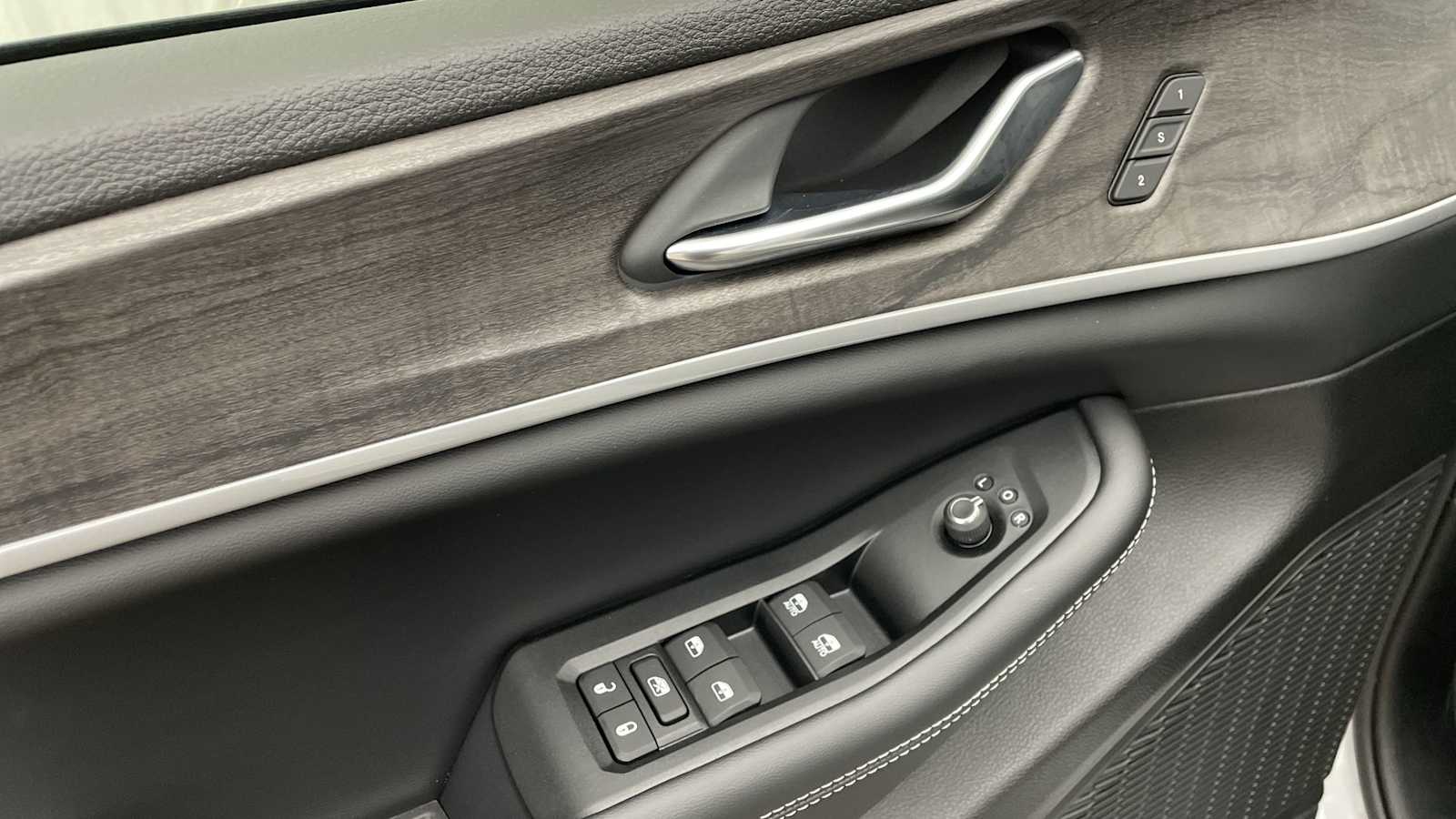 Thumbnail: 2025 Jeep Grand Cherokee - 7