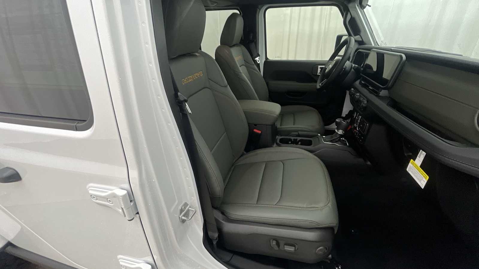 Thumbnail: 2025 Jeep Gladiator - 11