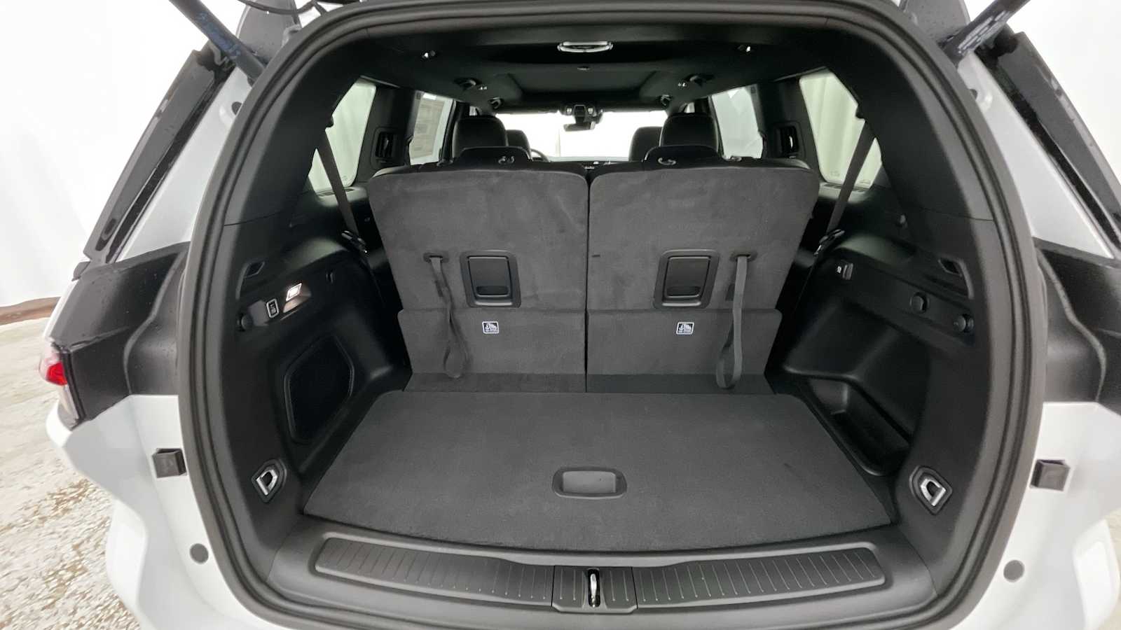 Thumbnail: 2025 Jeep Grand Cherokee - 33