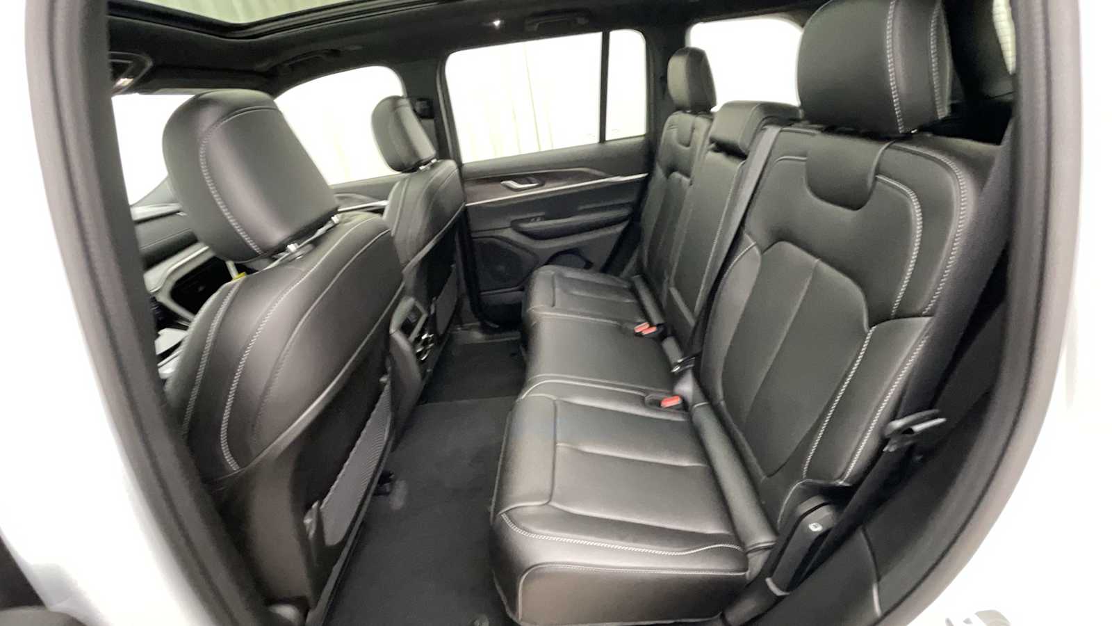 Thumbnail: 2025 Jeep Grand Cherokee - 10