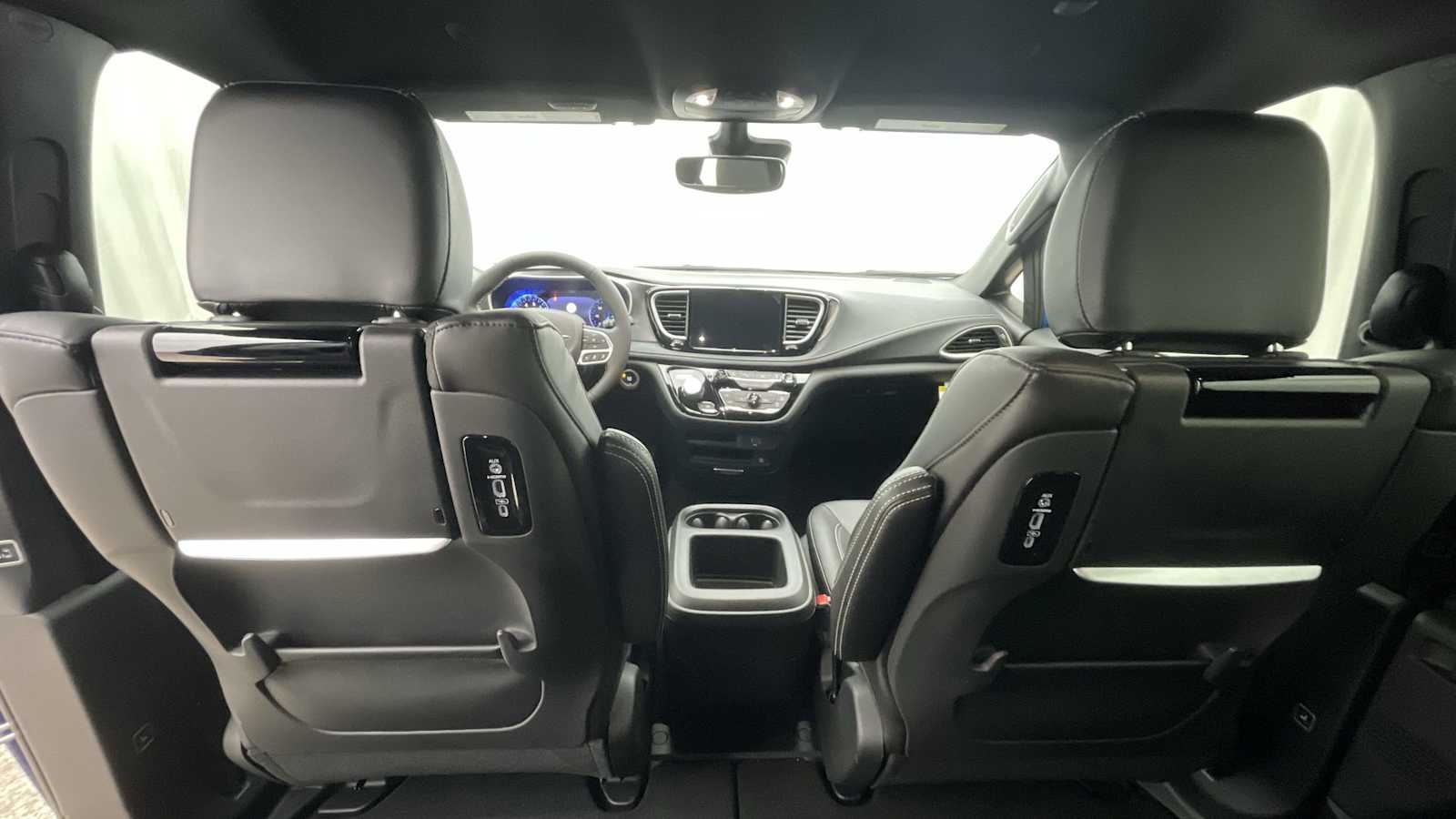 Thumbnail: 2026 Chrysler Pacifica - 8