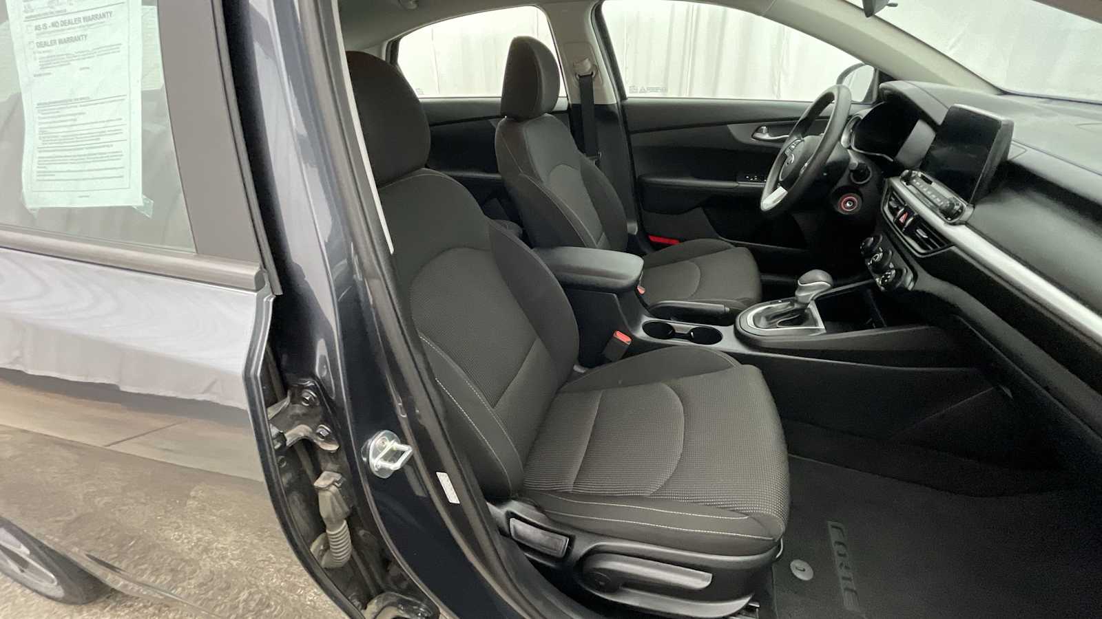 Thumbnail: 2021 Kia Forte - 10