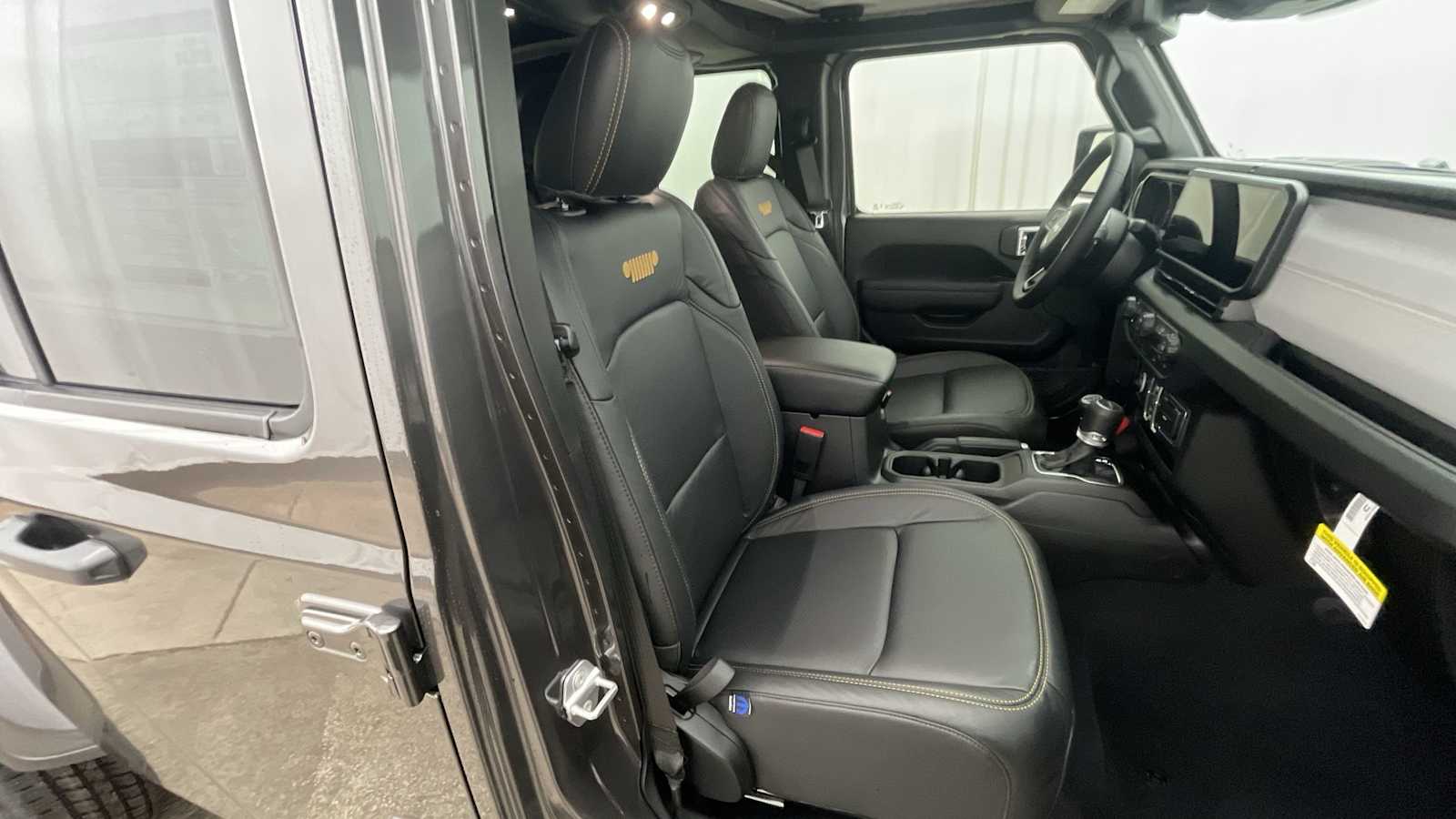 Thumbnail: 2026 Jeep Gladiator - 12