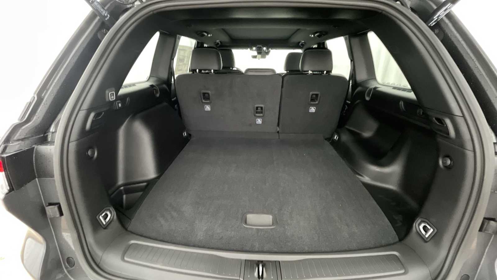 Thumbnail: 2025 Jeep Grand Cherokee - 32