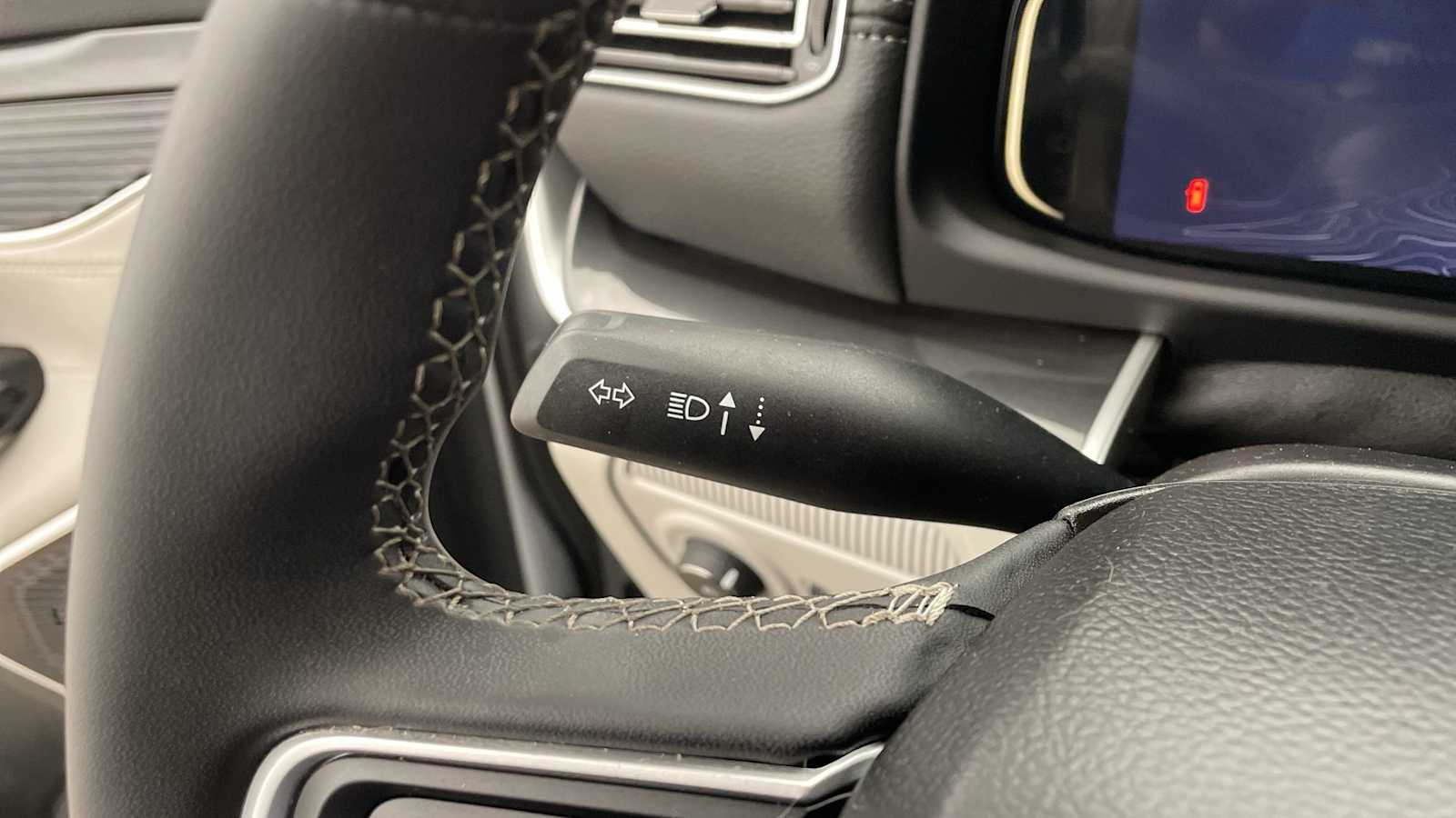 Thumbnail: 2022 Jeep Wagoneer - 17