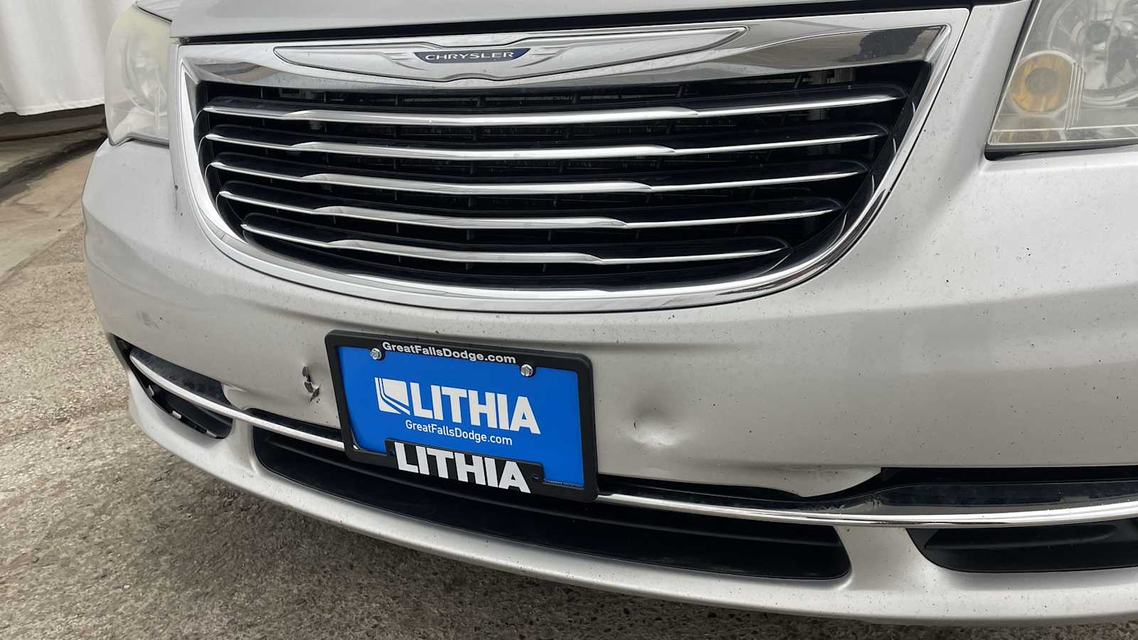 Thumbnail: 2011 Chrysler Town & Country - 38