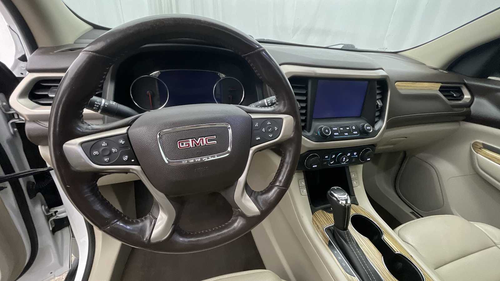 Thumbnail: 2017 GMC Acadia - 3