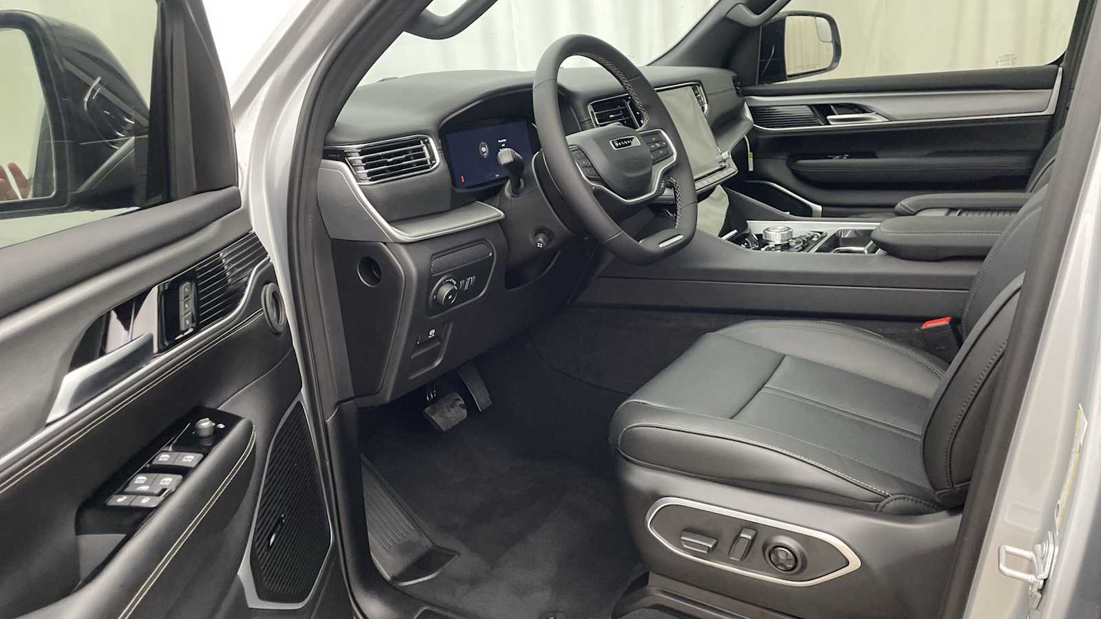 Thumbnail: 2025 Jeep Wagoneer - 2