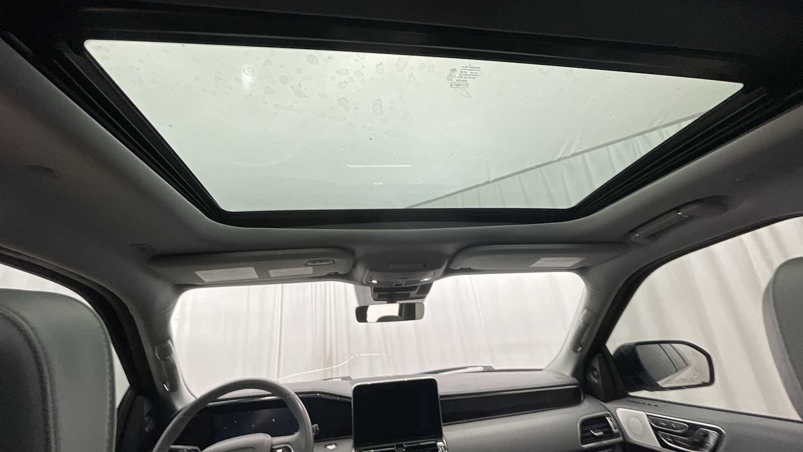 Thumbnail: 2018 Lincoln Navigator L - 9