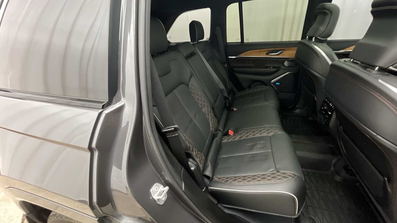 Thumbnail: 2023 Jeep Grand Cherokee - 11