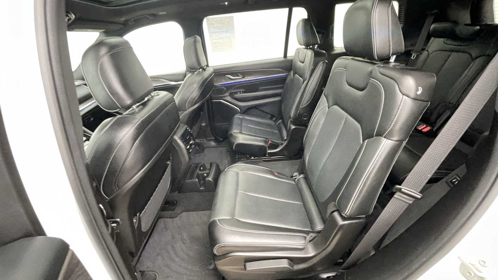 Thumbnail: 2023 Jeep Grand Cherokee - 10