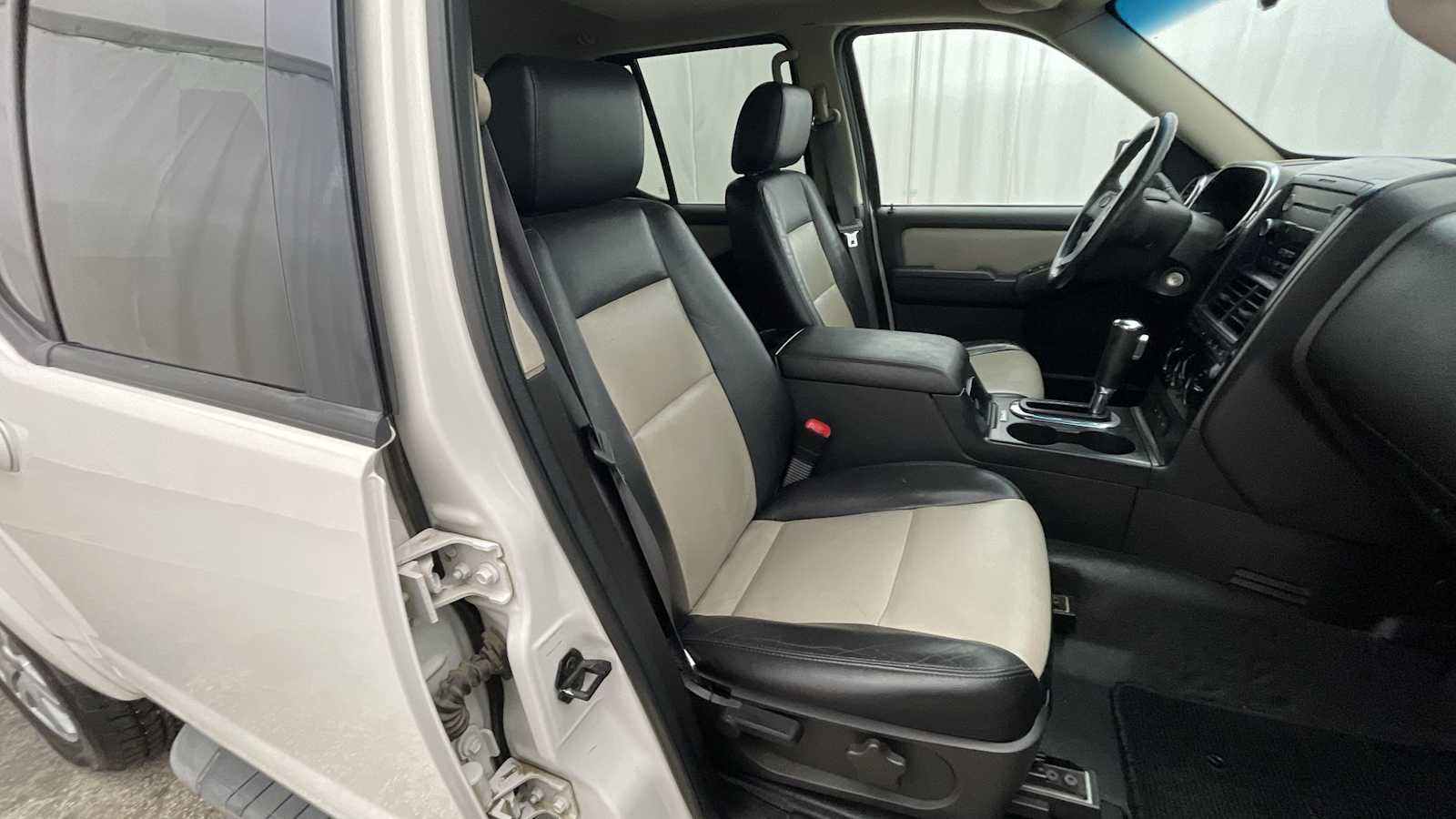 Thumbnail: 2008 Ford Explorer Sport Trac - 9